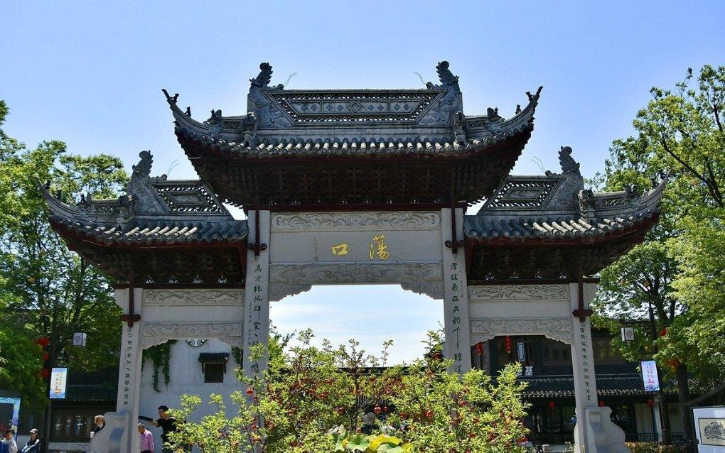 八字实例，伤官生财还是伤官佩印？